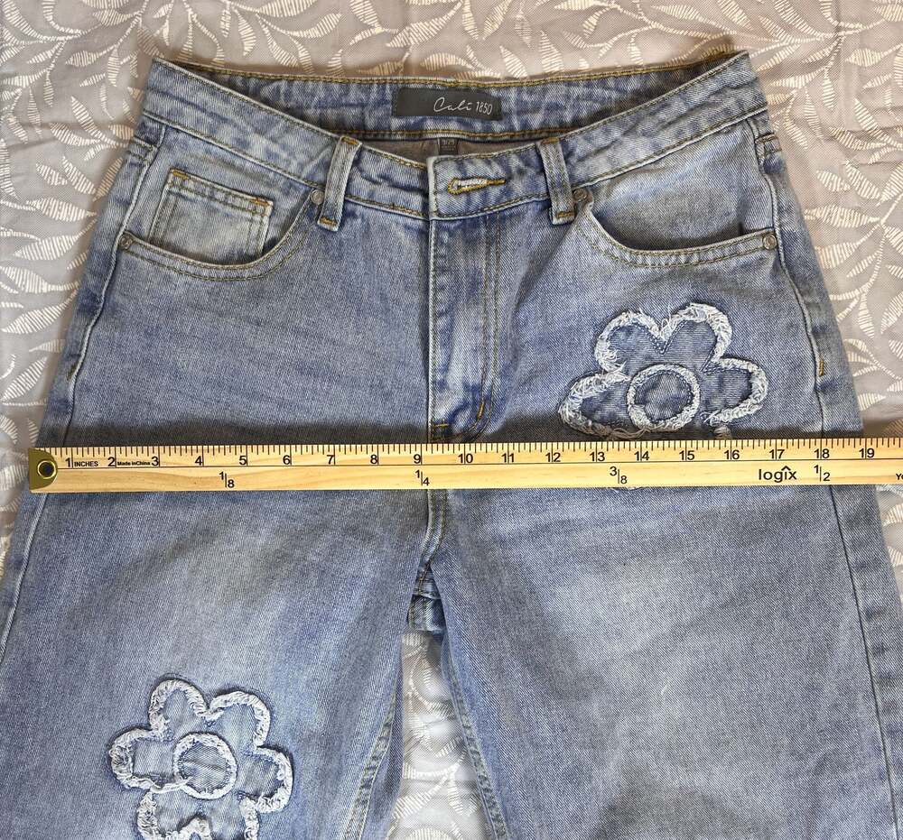 Cali 1850 Floral Embroidered Denim Jeans - Picture 5 of 9